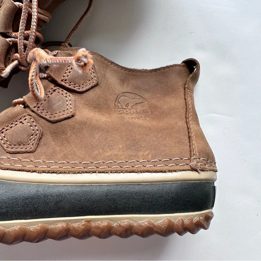 SOREL Out N About Leather Boot